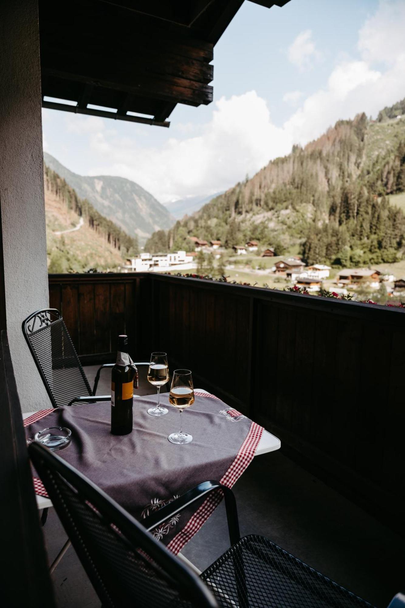 Gasthof Pension Kohlplatzl Hopfgarten in Defereggen ภายนอก รูปภาพ